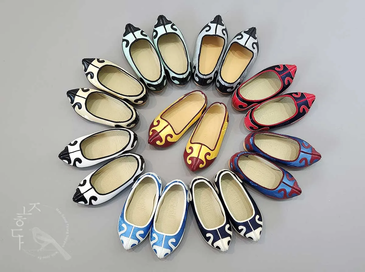 Traditional Baby Boy Hanbok Shoes in White & Black