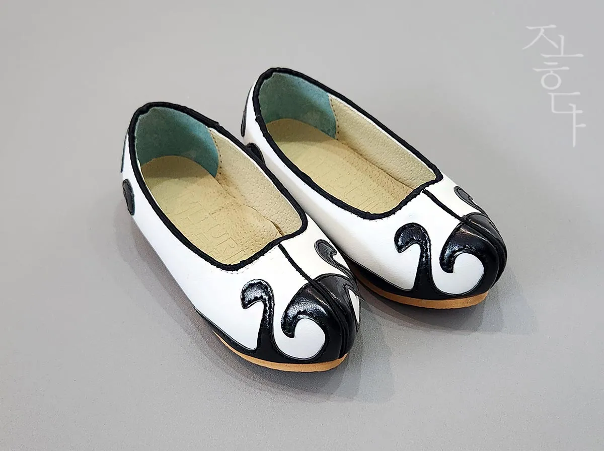 Traditional Baby Boy Hanbok Shoes in White & Black