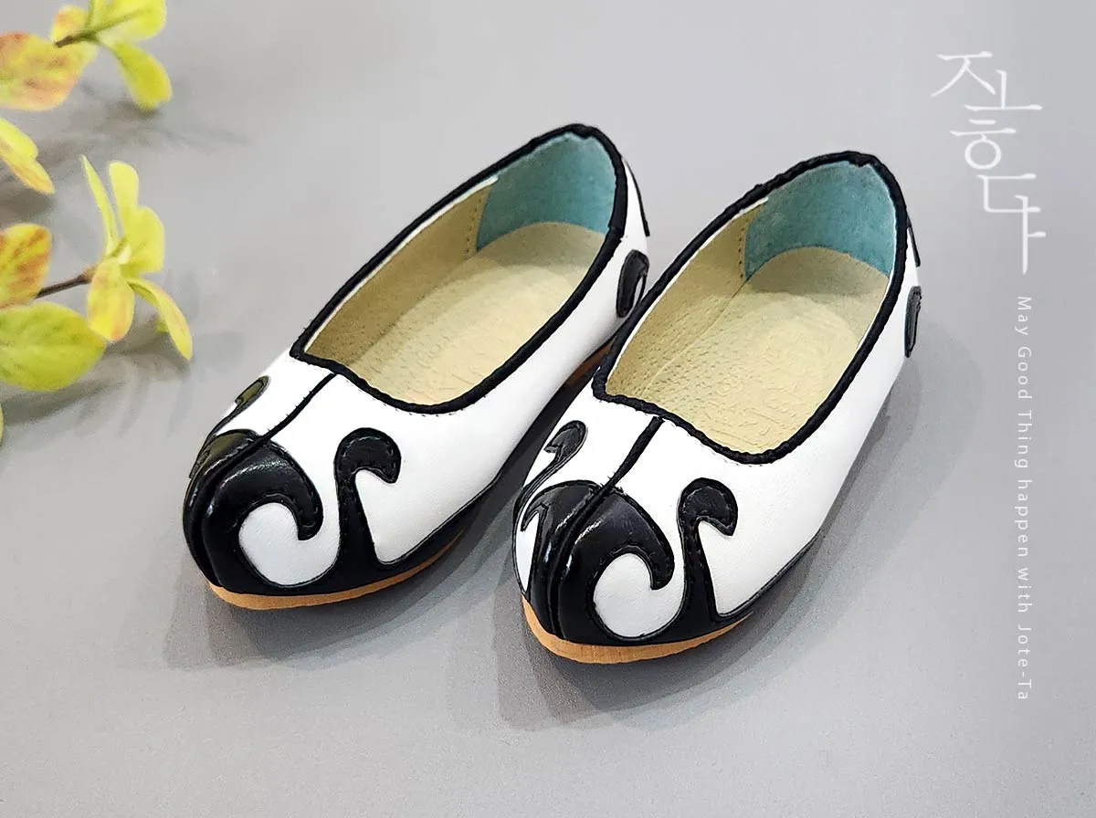 Traditional Baby Boy Hanbok Shoes in White & Black