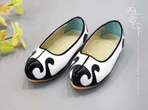 Traditional Baby Boy Hanbok Shoes in White & Black
