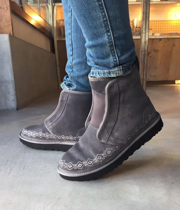 White Mountaineering/WM  UGG EMBROIDERED FRONT GORE BOOTS MENS (GRAY)